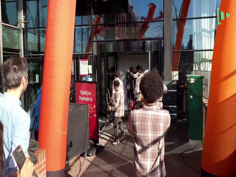 Draaideur Meerpaal feestelijk in gebruik genomen