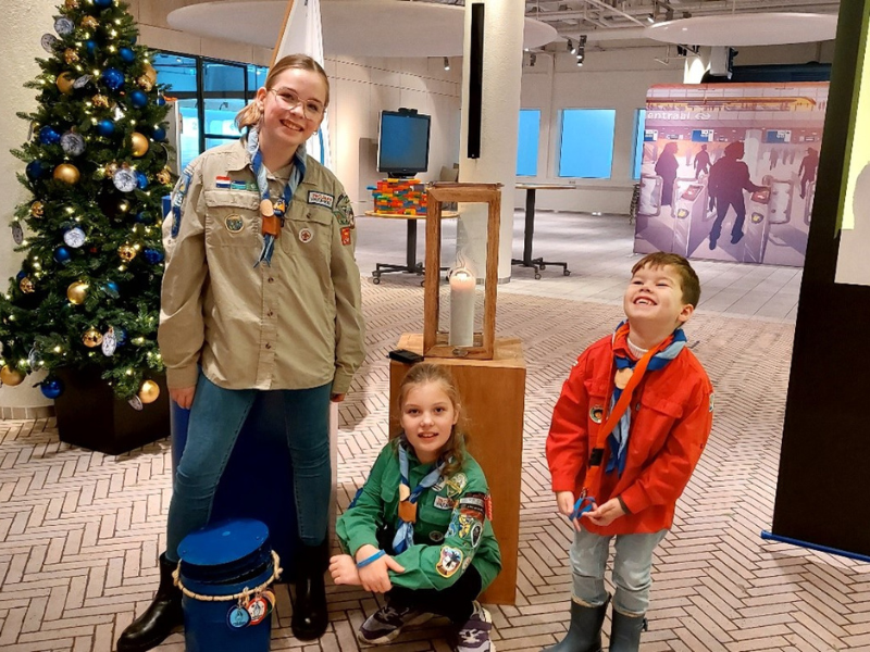 Flevo-Scouts delen Vredeslicht