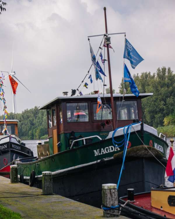 De prijswinnende Magda in de haven van Biddinghuizen