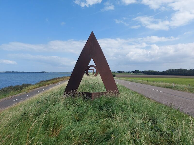 De sculpturen op de Ketelmeerdijk