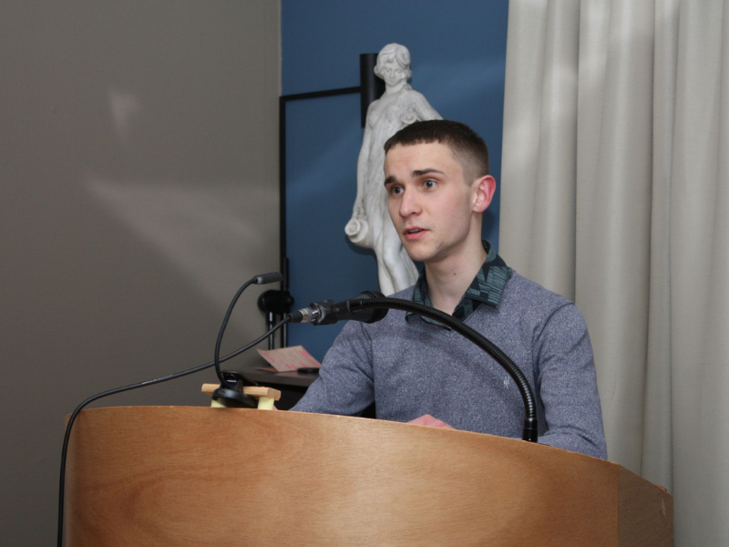 Vèjas Škarnulis, leerling van het Ichtus College wint essaywedstrijd Odd Fellows 2025