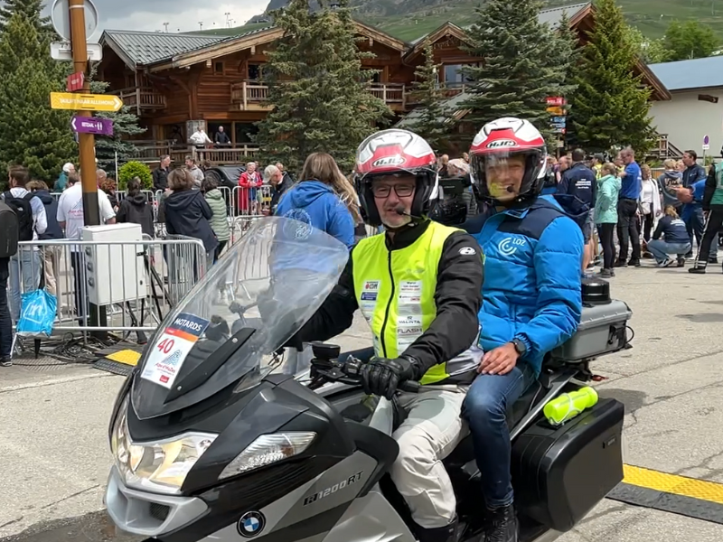 Marco van Gelder al tien jaar media-motard bij Alpe d’HuZes