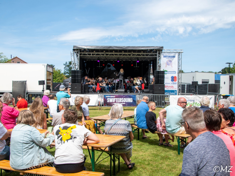 bezoekers van Swiftersound aan de Greente in Swifterbant