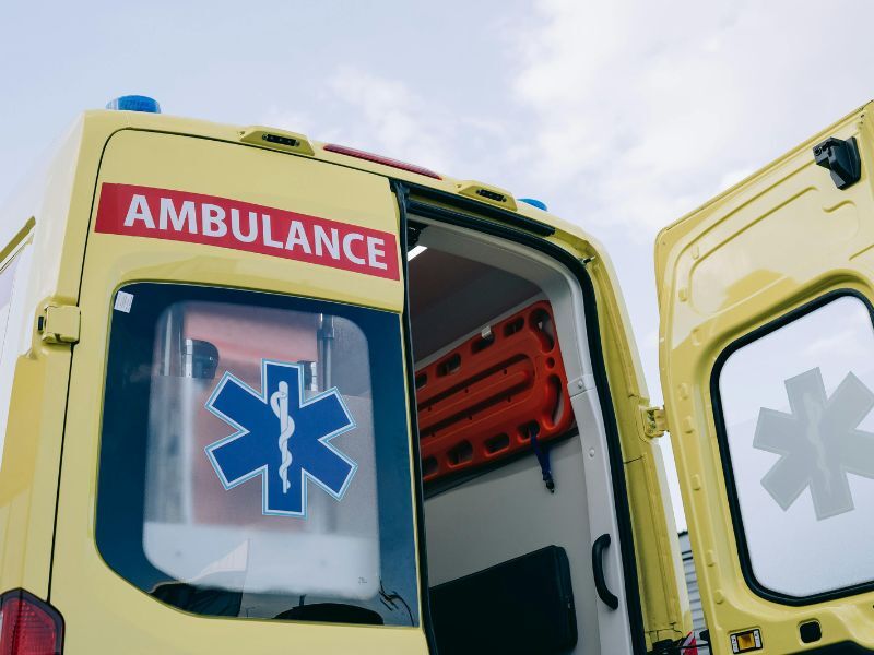 Ongeval op de Hanzeweg: weg is dicht en ligt bezaaid met slachtafval