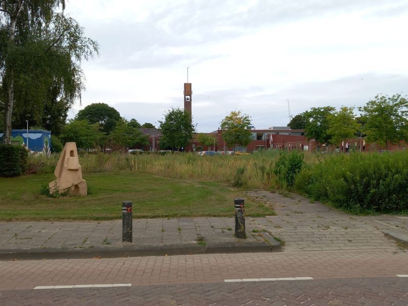 Het braakliggende Koetshuis-terrein in Biddinghuizen