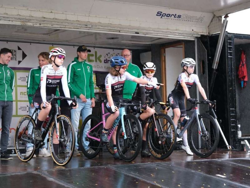 Jeugd en profs trotseren polderweer tijdens Nederlands Clubkampioenschap