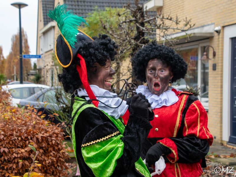 Pieten bij de intocht in Swifterbant