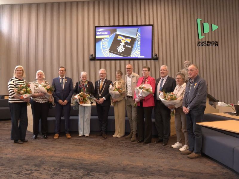 Lintjes voor elf Drontenaren (video)