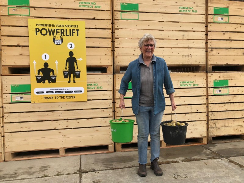 Truus Visser, vrijwilligster bij het Flevolands Archief