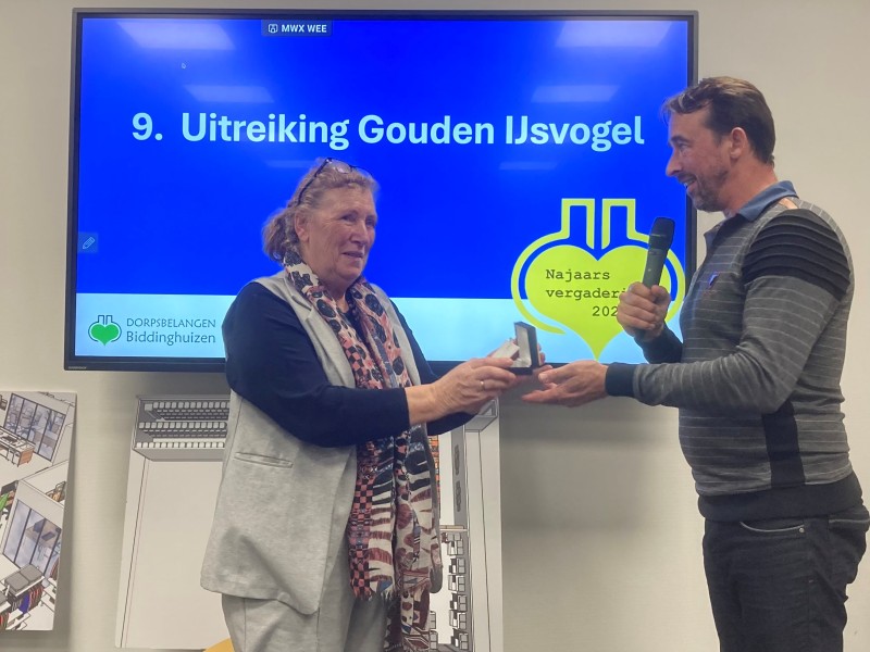 Vrijwilligers Inloophuis De Kans ontvangen Gouden IJsvogel