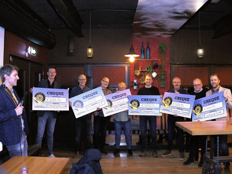 De cheques zijn uitgereikt aan de goede doelen