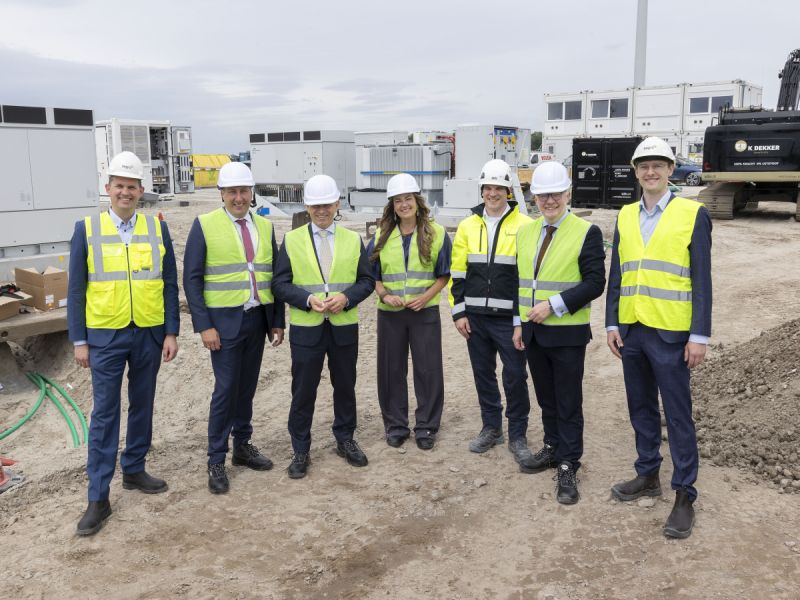 Staatssecretaris bekijkt en bespreekt Dronter aanpak van energie en woningbouw