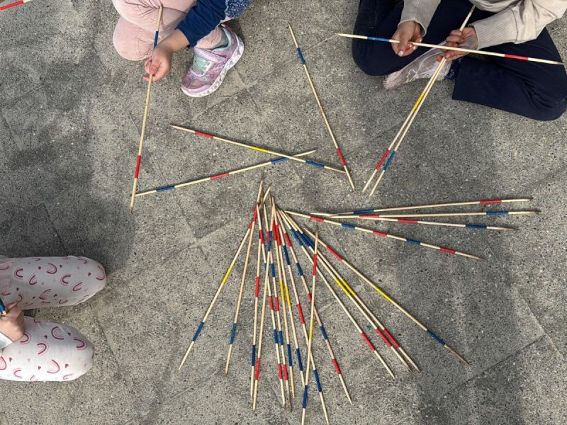 kinderen die aan het spelen zijn
