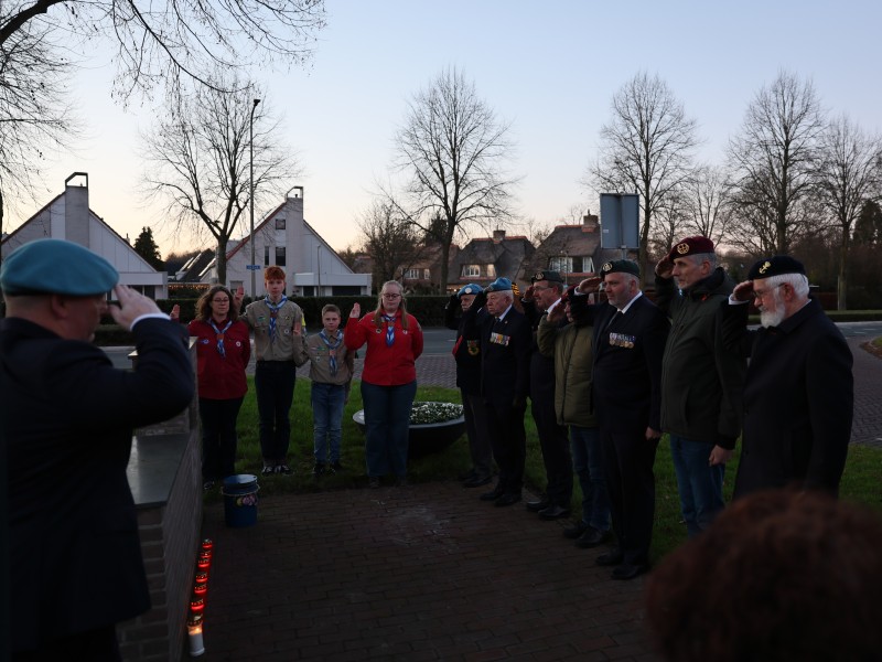 Herdenking bij Lancasterdreef: lichtjes voor bemanning ED357